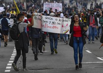 Esplode la rivolta in Colombia, morti e feriti